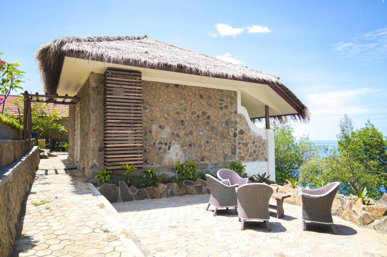 Theodor Hotel Labuan Bajo Exteriör bild