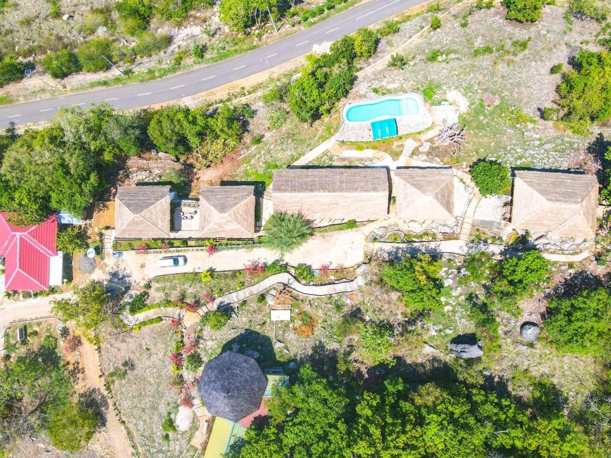 Theodor Hotel Labuan Bajo Exteriör bild