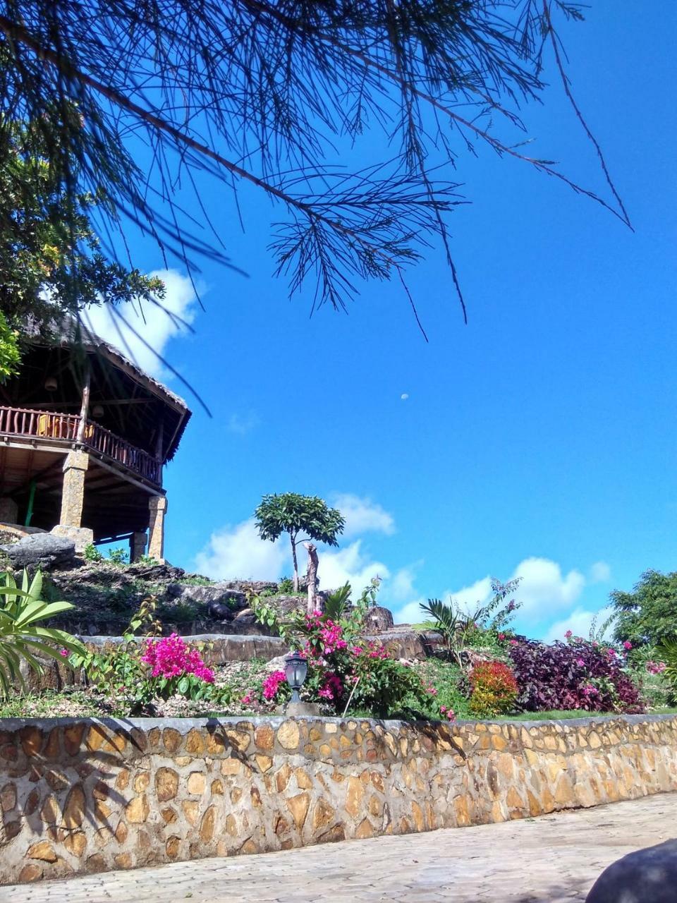 Theodor Hotel Labuan Bajo Exteriör bild