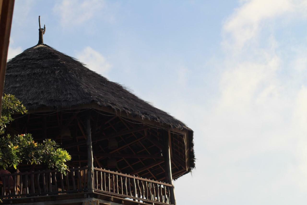 Theodor Hotel Labuan Bajo Exteriör bild