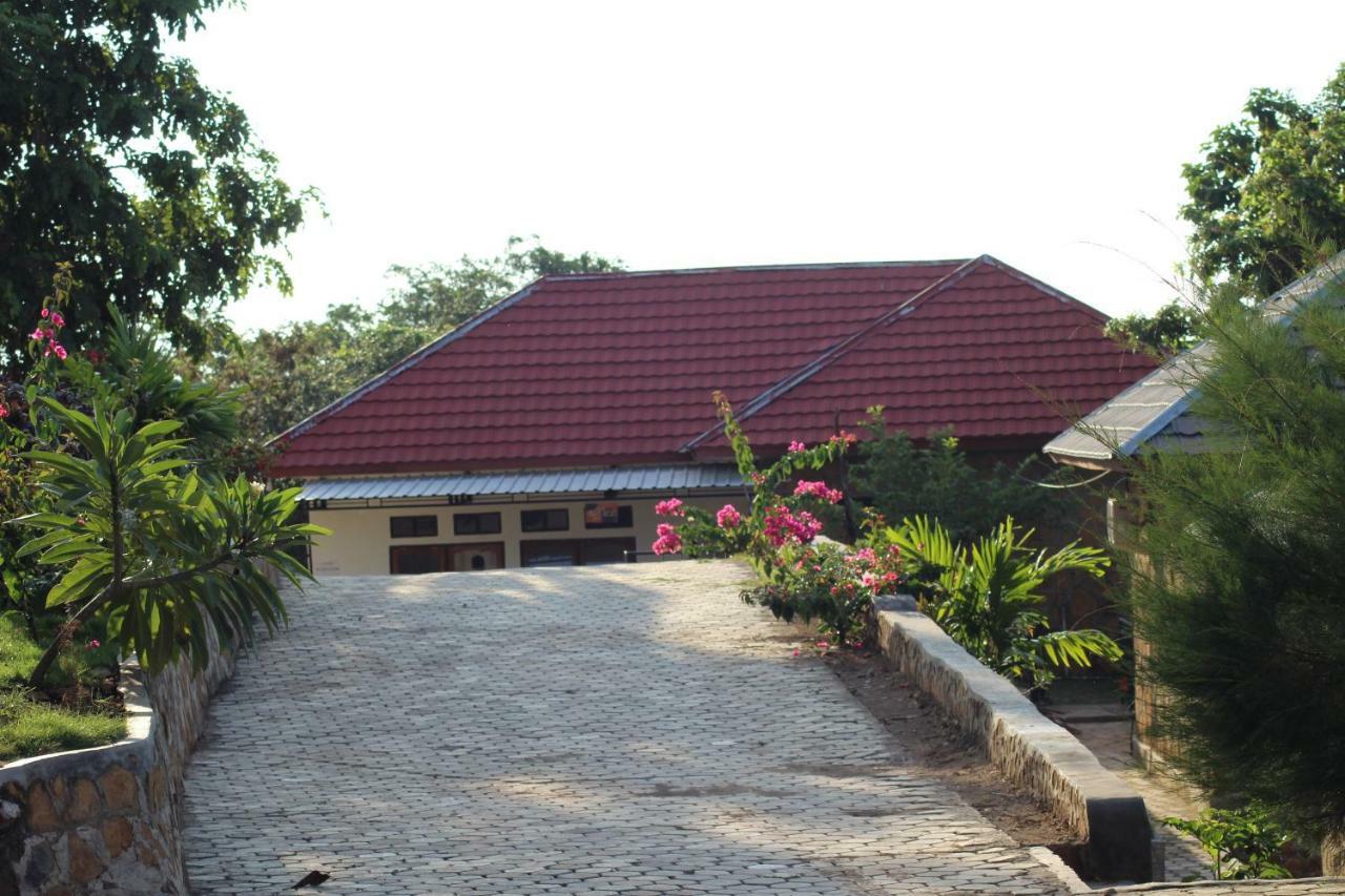 Theodor Hotel Labuan Bajo Exteriör bild